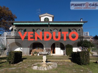 Casa Indipendente in Vendita a Colli del Tronto, 239'000€, 480 m²