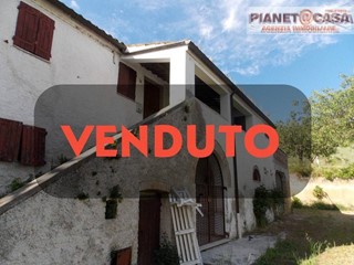 Casa Indipendente in Vendita a Monsampolo del Tronto, 120'000€, 320 m²