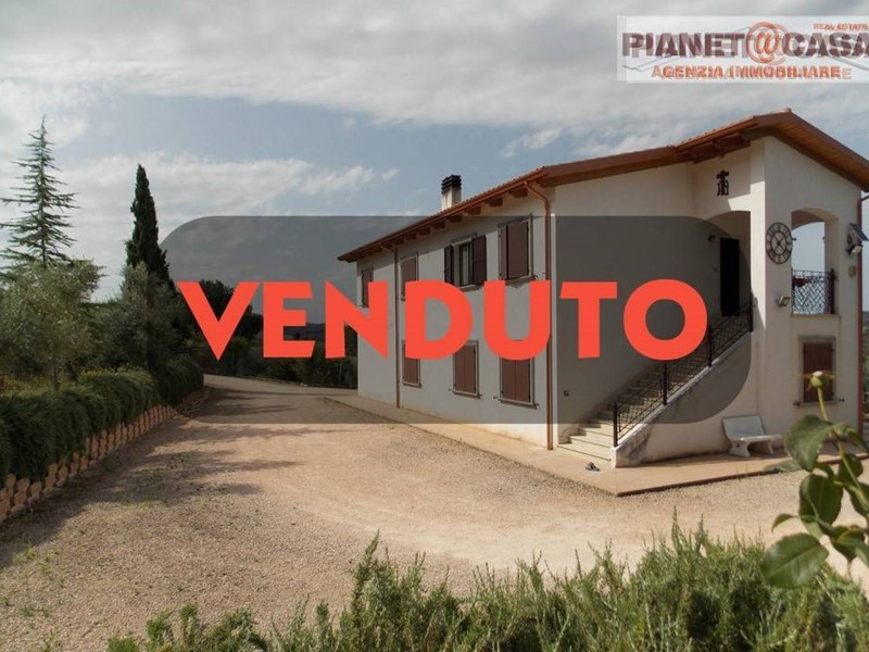 Casa Indipendente in Vendita a Spinetoli, 300'000€, 300 m²