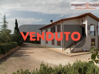 Casa Indipendente in Vendita a Spinetoli, 300'000€, 300 m²