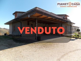 Casa Indipendente in Vendita a Offida, 370'000€, 500 m²