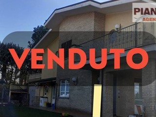 Casa Indipendente in Vendita a Castorano, 205'000€, 200 m²