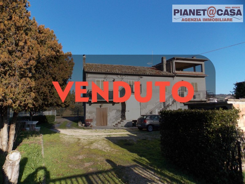 Casa Indipendente in Vendita a Colli del Tronto, 160'000€, 350 m²