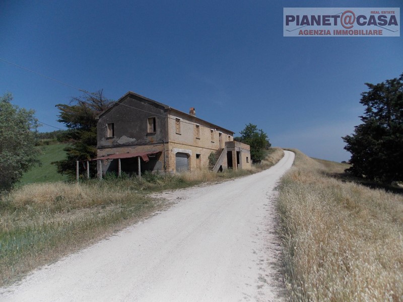 Rustico in Vendita a Acquaviva Picena, 109'000€, 300 m²