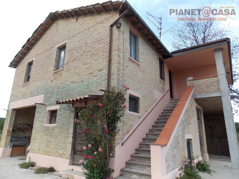 Casa Indipendente in Vendita a Colli del Tronto, 200'000€, 300 m²