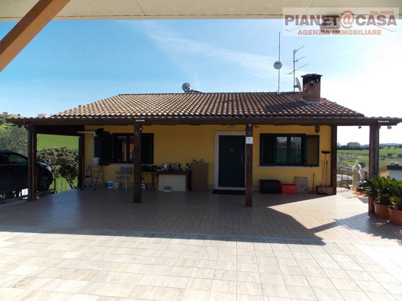 Rustico in Vendita a Monsampolo del Tronto, 300 m²