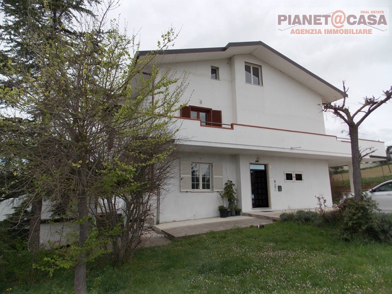 Casa Indipendente in Vendita a Sant'Omero, 299'000€, 500 m²