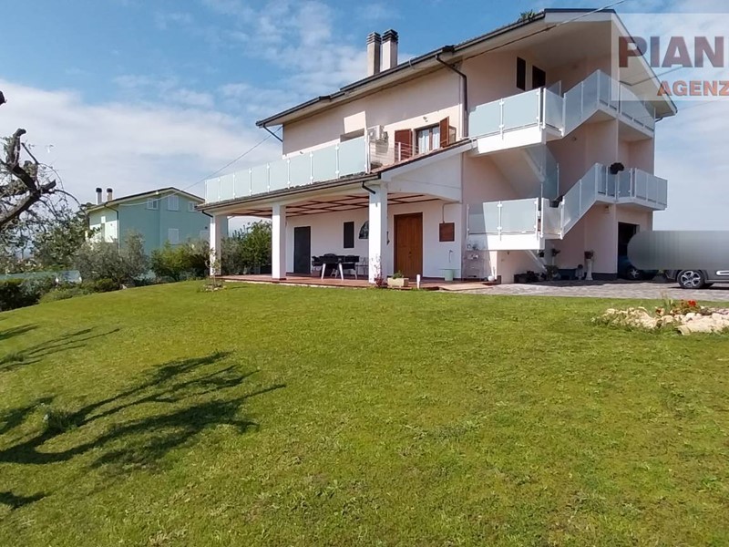 Casa Indipendente in Vendita a Monteprandone, 325'000€, 400 m²