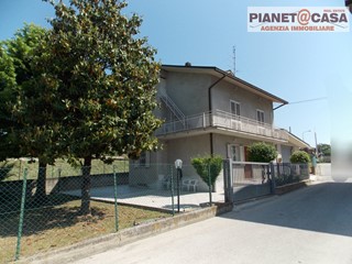 Casa Indipendente in Vendita a Colli del Tronto, 270'000€, 250 m²