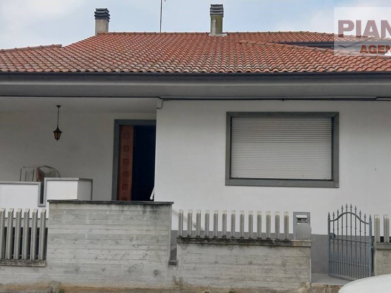 Casa Indipendente in Vendita a Colli del Tronto, 299'000€, 360 m²