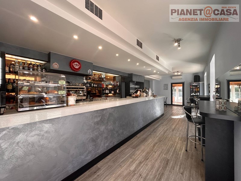 Attività commerciale in Vendita a Spinetoli, 220 m²