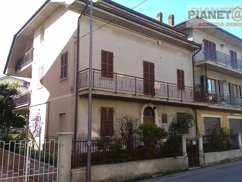 Casa Indipendente in Vendita a Spinetoli, 139'000€, 270 m²