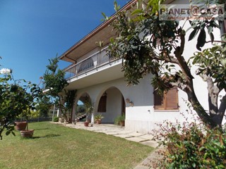 Casa Indipendente in Vendita a Spinetoli, 345'000€, 500 m²