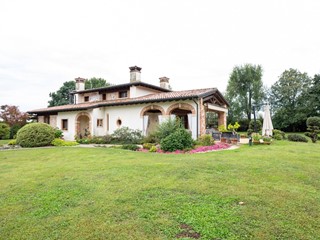 Villa in Vendita a Moriago della Battaglia, 990'000€, 400 m²