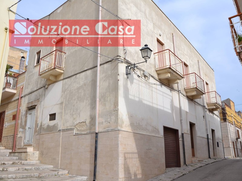 Casa Indipendente in Vendita a Canosa di Puglia, 125'000€, 180 m²