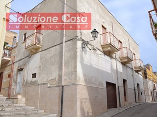 Casa Indipendente in Vendita a Canosa di Puglia, 125'000€, 180 m²
