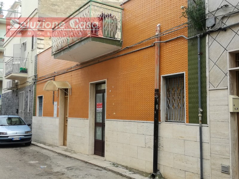 Casa Indipendente in Vendita a Canosa di Puglia, 65'000€, 125 m²