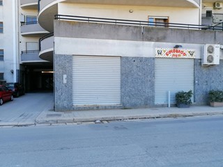 Immobile commerciale in Vendita a Canosa di Puglia, 15'000€, 20 m²
