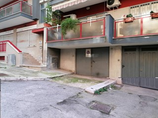 Magazzino in Vendita a Canosa di Puglia, 69'000€, 168 m²
