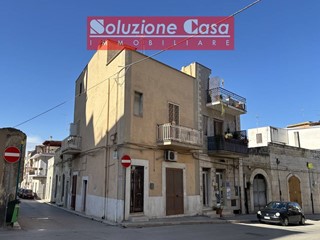Casa Indipendente in Vendita a Canosa di Puglia, 40'000€, 55 m²