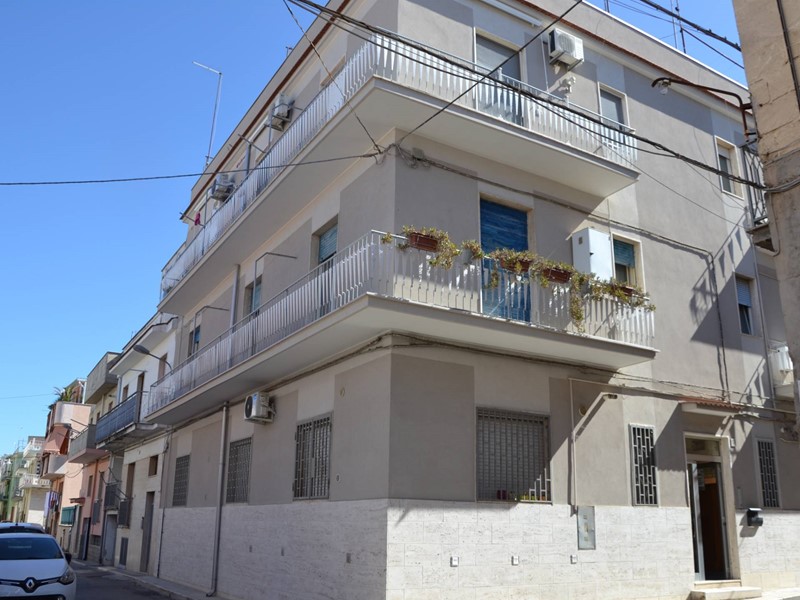 Trilocale in Vendita a Canosa di Puglia, 56'000€, 88 m²