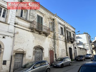 Casa Indipendente in Vendita a Canosa di Puglia, 85'000€, 110 m²