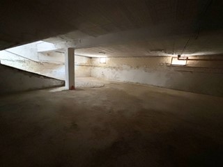 Magazzino in Vendita a Canosa di Puglia, 45'000€, 135 m²