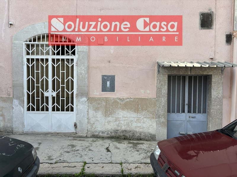 Casa Indipendente in Vendita a Canosa di Puglia, 29'000€, 45 m²