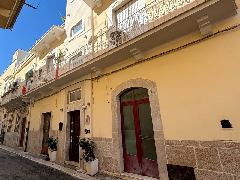 Attività commerciale in Vendita a Canosa di Puglia, 210'000€, 150 m²