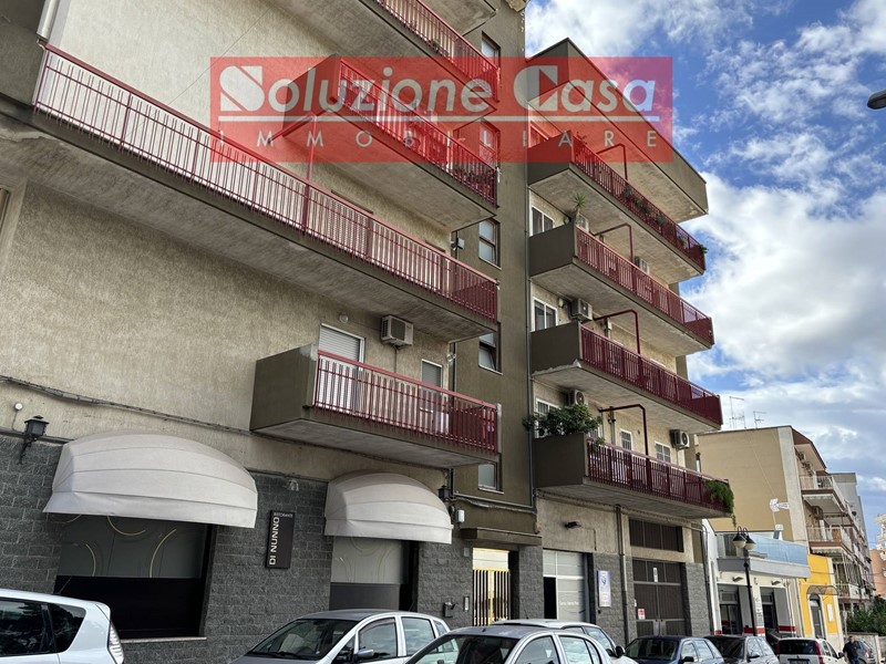 Quadrilocale in Vendita a Canosa di Puglia, 149'000€, 105 m²