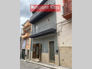 Casa Semi Indipendente in Vendita a Canosa di Puglia, 59'000€, 90 m²