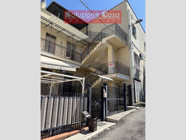 Quadrilocale in Vendita a Canosa di Puglia, 139'000€, 117 m²