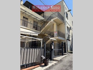 Quadrilocale in Vendita a Canosa di Puglia, 139'000€, 117 m²