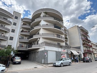 Quadrilocale in Vendita a Canosa di Puglia, 125'000€, 103 m²