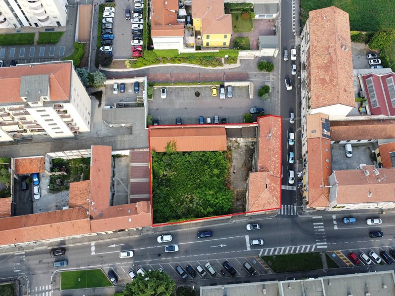 Appartamento in Vendita a Busto Arsizio, 300'000€, 250 m²