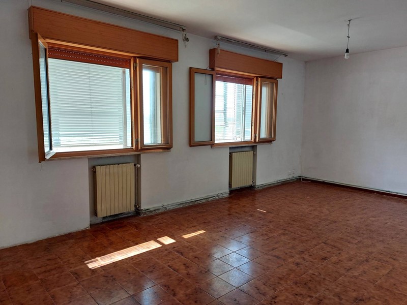 Casa Indipendente in Vendita a Copparo, 88'000&euro;, 280 m²
