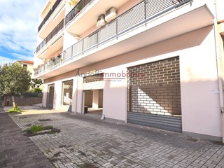 Immobile commerciale in Vendita a Itri, 350'000€, 170 m²
