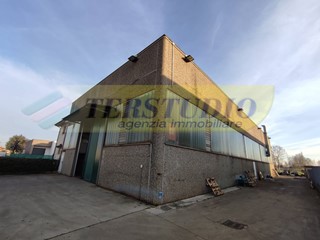 Capannone in Vendita a Spirano, 270'000€, 600 m²