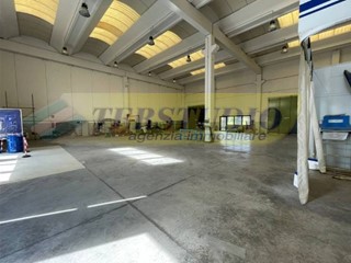 Capannone in Vendita a Monte Marenzo, 300'000€, 450 m²