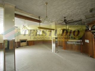 Immobile commerciale in Vendita a Mozzo, 90'000€, 200 m²