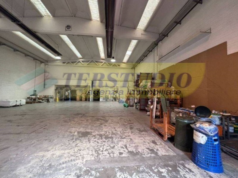 Capannone in Affitto a Valbrembo, 2'800€, 750 m²