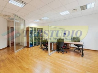 Ufficio in Affitto a Calolziocorte, 1'100€, 220 m²