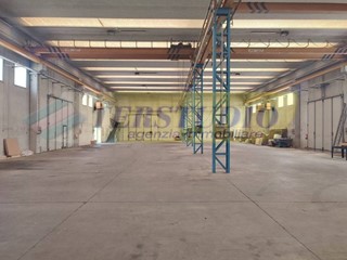 Capannone in Affitto a Brivio, 5'800€, 1640 m²