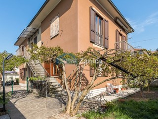 Villa in Vendita a Bergamo, 460'000€, 246 m²