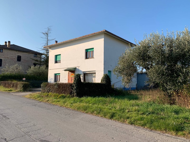 Casa Indipendente in Vendita a Montegiorgio, 90'000€, 210 m²