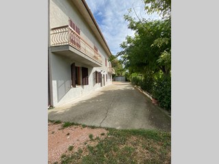 Casa Indipendente in Vendita a Montegiorgio, 295'000€, 500 m²