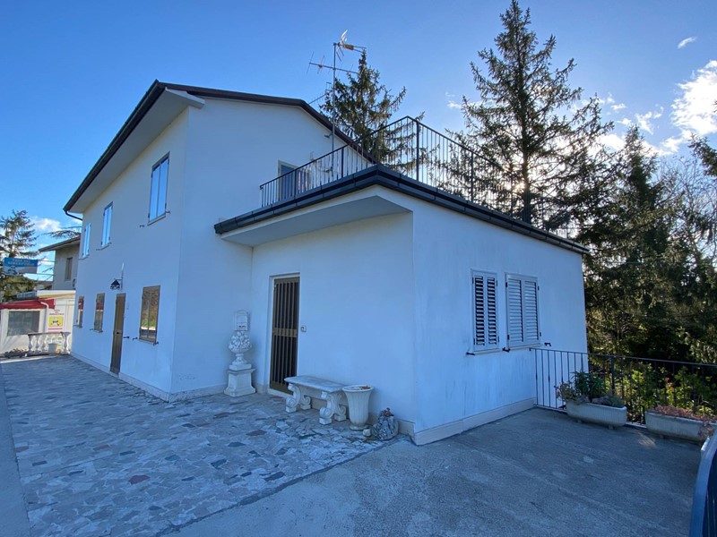 Casa Indipendente in Vendita a Magliano di Tenna, 145'000€, 210 m²