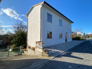 Casa Indipendente in Vendita a Magliano di Tenna, 145'000€, 210 m²