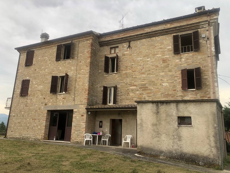 Casa Semi Indipendente in Vendita a Montelparo, 200'000€, 300 m²