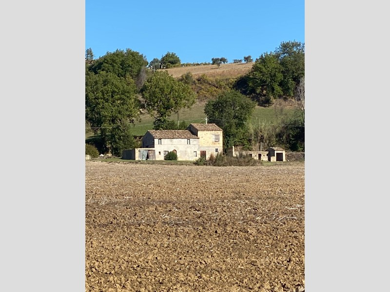 Casa Indipendente in Vendita a Montegiorgio, 220'000€, 250 m²